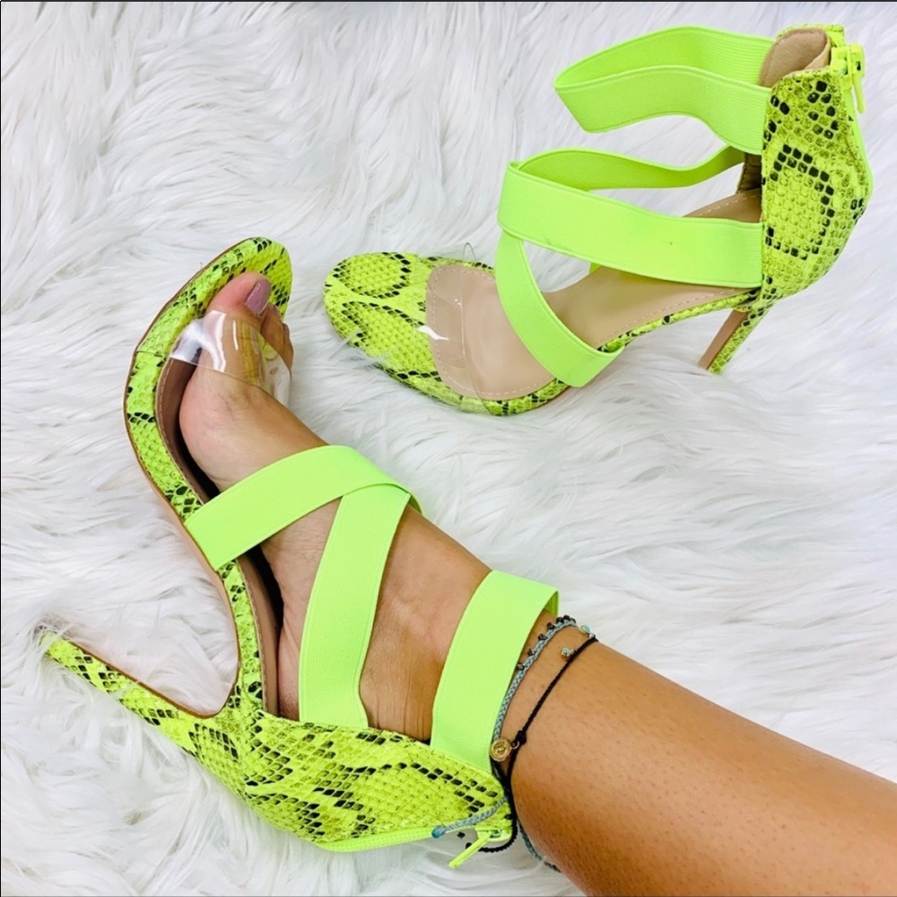 Neon Green snake ๐ print heels with clear strap - Picture 3 of 3